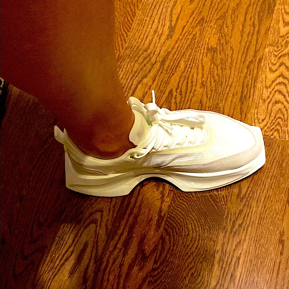 MNG- NWT Cream and White Sneakers with Breathable Mesh with a FREE gift 🎁 - Picture 14 of 15
